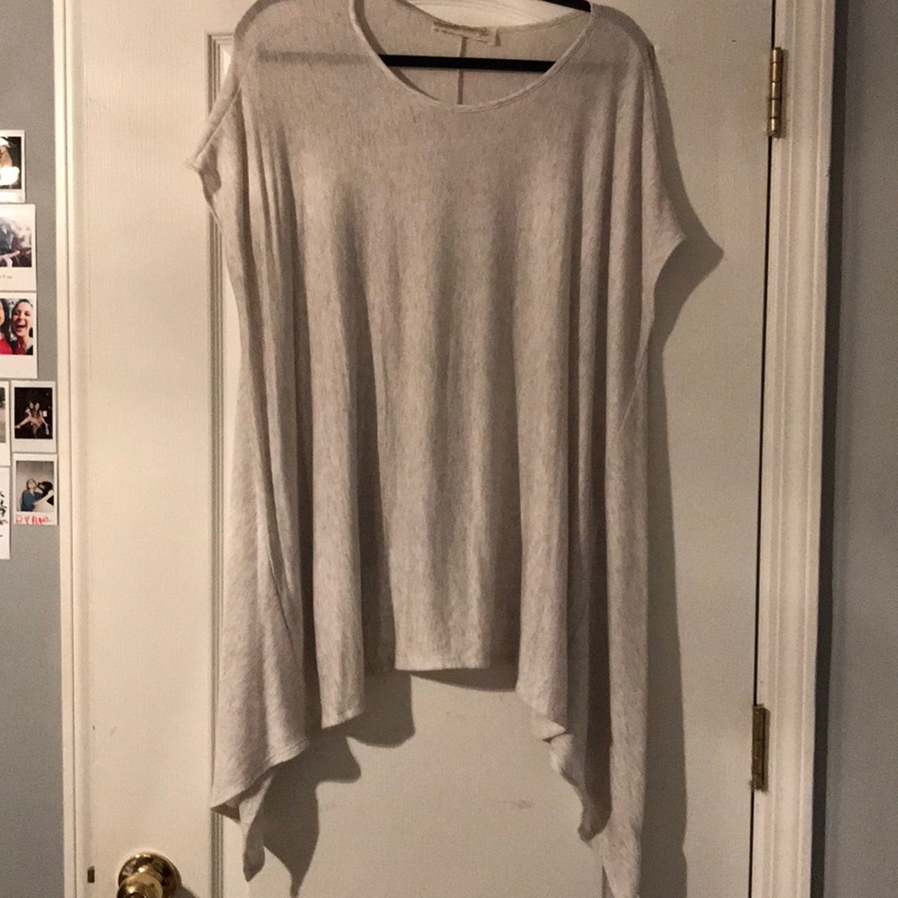 Tunic with long sides